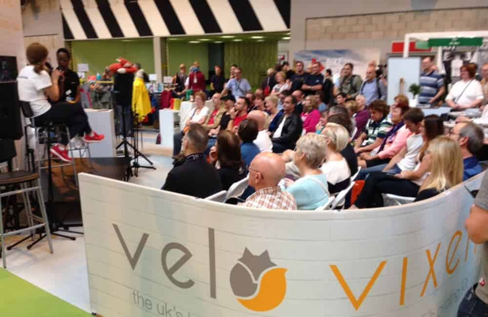 Stretch curved fabric displays for speakers area at exhibition - VeloVixen | XG Group